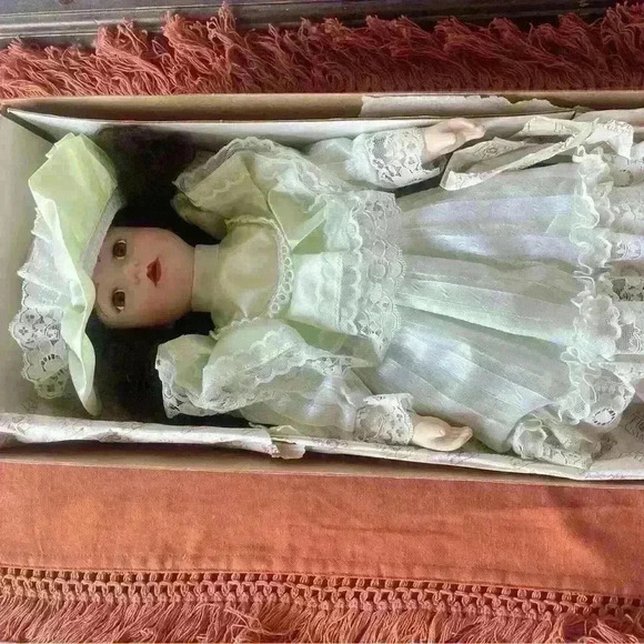 Dynasty Doll - Picture 3 of 8